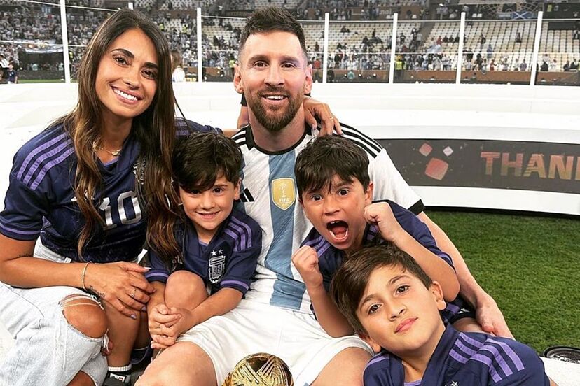 Messi bên gia đình - Messi đá cho câu lạc bộ nào ?