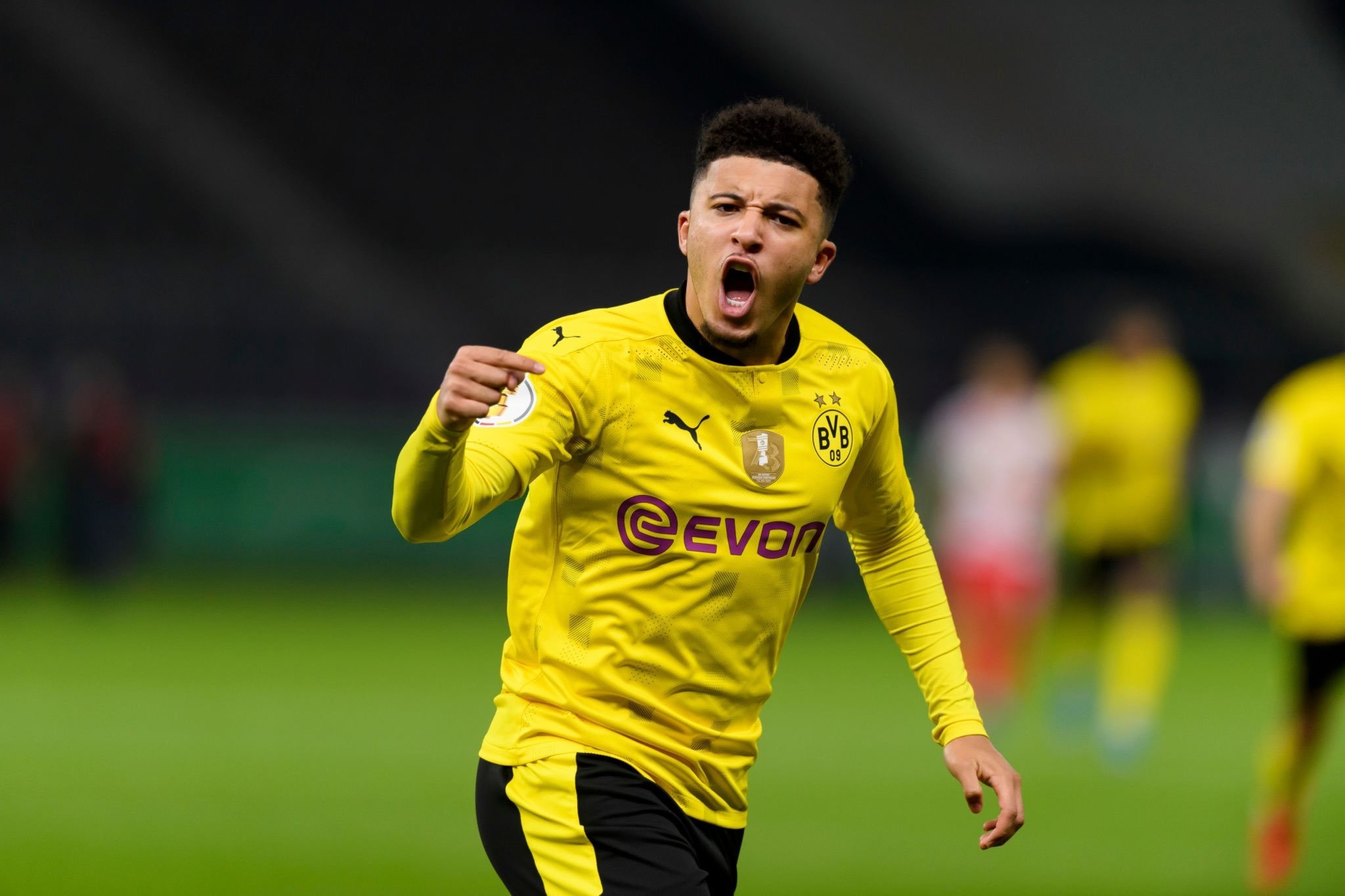 Sancho tỏa sáng ở Dortmund - RM trong bóng đá là gì?